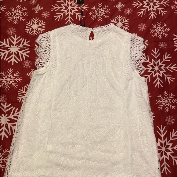 Elegant White Lace Sleeveless Top - Picture 2 of 3